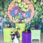 Três cilindros coloridos + mini cômoda verde +R$ 30,00